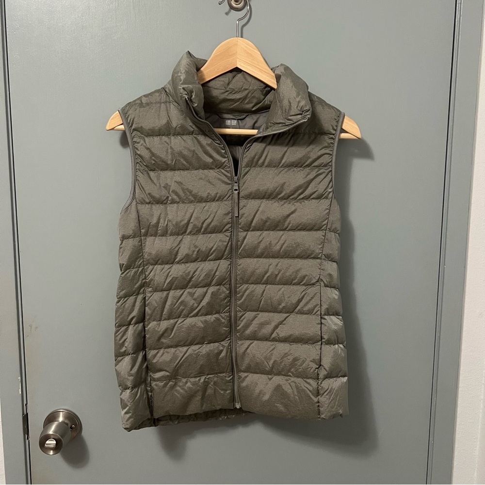 Uniqlo Gray Puffer Vest
